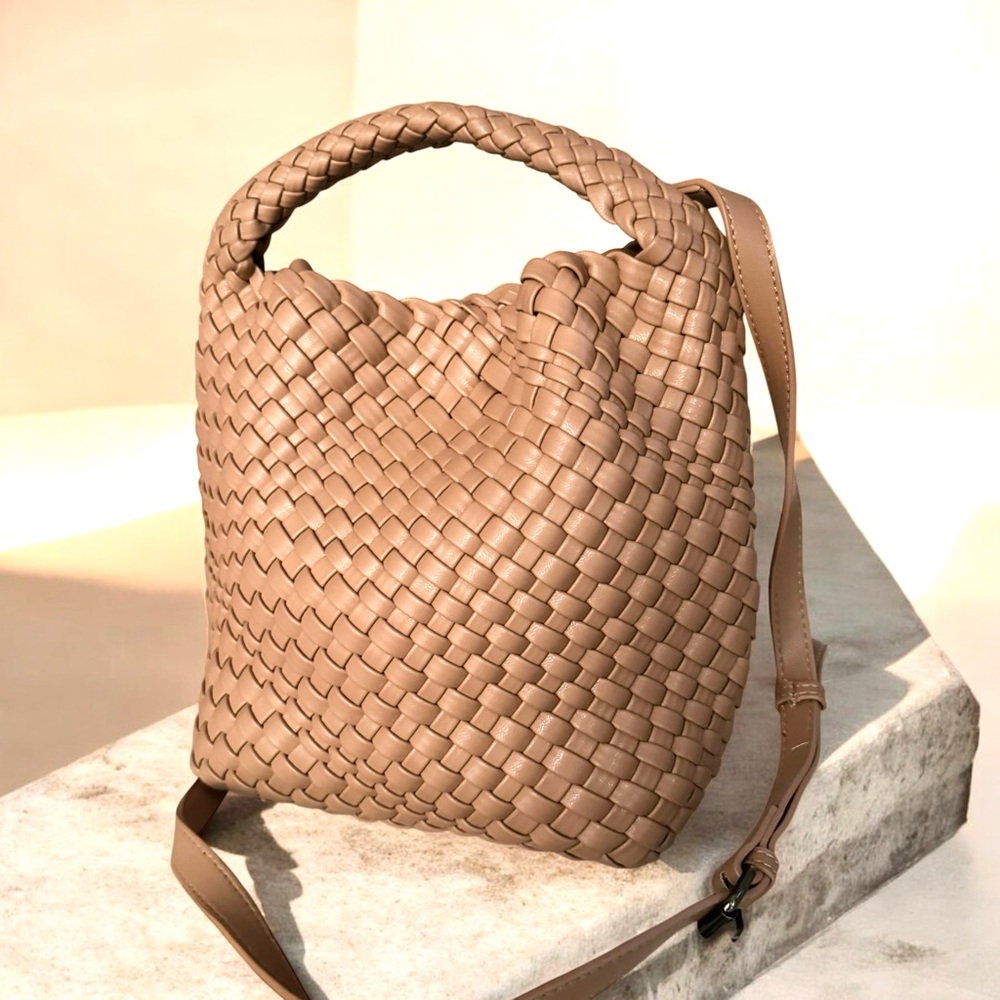 🆕 Woven Tote Bag Crossbody and Pouch - Picture 5 of 9